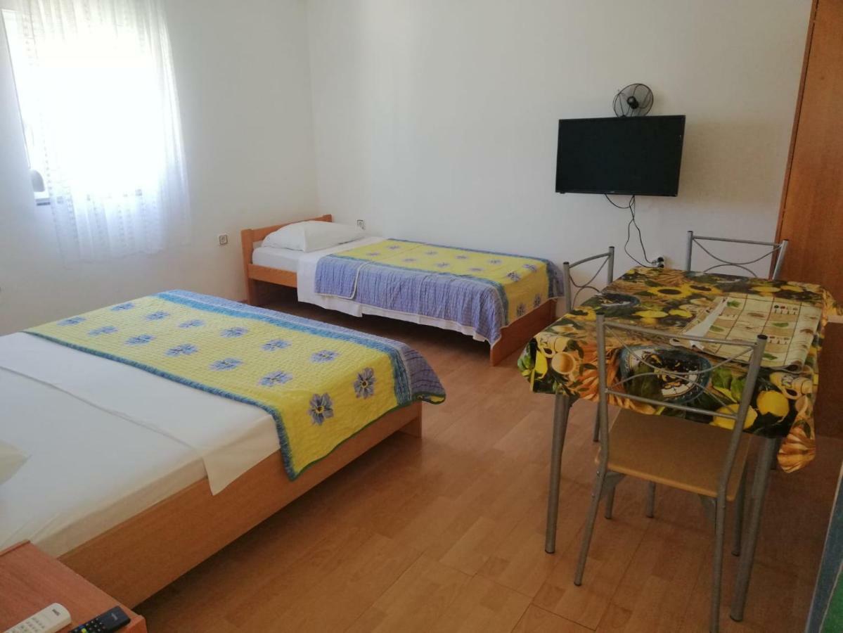 Apartmani Kovacic ムルテル エクステリア 写真